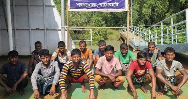গভীর সমুদ্র থেকে ১২ জেলেকে জীবিত উদ্ধার