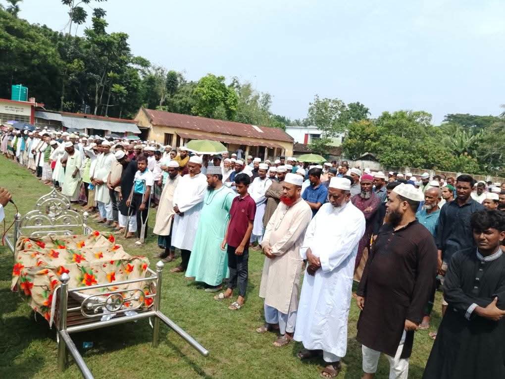 কলারোয়া আলিয়া কামিল মাদ্রাসার শিক্ষক আহসান হাবীব মন্টুর দাফন সম্পন্ন