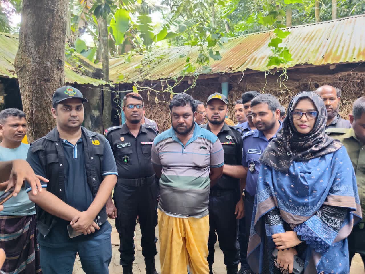 তালায় ৫ লাখ টাকার ভেজাল সার-কীটনাশক জব্দ, ব্যবসায়ীকে অর্থ ও কারাদন্ড