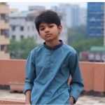 EN    অপ্রতিম হত্যাকাণ্ডে একাধিক ক্লু পেয়েছে পুলিশ, জিজ্ঞাসাবাদে কয়েকজন  কুমিল্লা প্রতিনিধি  অনলাইন ভার্সন  প্রকাশ: ১৭:০৫, শনিবার, ১৯ সেপ্টেম্বর, ২০২৬ অপ্রতিম হত্যাকাণ্ডে একাধিক ক্লু পেয়েছে পুলিশ, জিজ্ঞাসাবাদে কয়েকজন  সংগৃহীত ছবি  google_news   কুমিল্লা বিশ্ববিদ্যালয়ের শিক্ষক দম্পতির ছেলে অপ্রতিম হত্যাকাণ্ডের ঘটনায় একাধিক গুরুত্বপূর্ণ ক্লু পাওয়ার কথা জানিয়েছে পুলিশ। এ ঘটনায় সন্দেহভাজন কয়েকজনকে জিজ্ঞাসাবাদ করা হচ্ছে। তাদের মধ্যে কয়েকজন পুলিশ হেফাজতে রয়েছেন।  কুমিল্লার পুলিশ সুপার মো. আনিসুজ্জামান বলেন, অপ্রতিম নিখোঁজ হওয়ার পর থেকেই পুলিশের একাধিক টিম মাঠে কাজ করছে।   ‘আমরা এ হত্যাকাণ্ডে গুরুত্বপূর্ণ একাধিক ক্লু পেয়েছি। হত্যাকাণ্ডটির পেছনে শুধুমাত্র আইফোন ছিল, নাকি অন্য কোনো উদ্দেশ্য ছিল, তা দ্রুত উদ্ঘাটন করা হবে। হত্যাকাণ্ডে যতজনই জড়িত থাকুক, তাদের আইনের আওতায় নিয়ে আসা হবে। ’ সদর দক্ষিণ থানার ভারপ্রাপ্ত কর্মকর্তা (ওসি) রকিবুল ইসলাম বলেন, হত্যাকাণ্ডে জড়িত সন্দেহে কয়েকজনকে জিজ্ঞাসাবাদ করা হচ্ছে।   কয়েকজন পুলিশ হেফাজতে আছে। তবে তদন্তের স্বার্থে এখনই তাদের নাম প্রকাশ করা যাবে না। মরদেহ উদ্ধার করে কুমিল্লা মেডিকেল কলেজ হাসপাতালের মর্গে পাঠানো হয়েছে। একাধিক সূত্রের দাবি, হত্যাকাণ্ডের সঙ্গে তুহিন নামে এক যুবকের সম্পৃক্ততা থাকতে পারে।  বিকেল থেকে অপ্রতিমের সঙ্গে ওই যুবক ছিল বলে জানা গেছে। তুহিন বর্তমানে পুলিশ হেফাজতে রয়েছেন। এর আগে শুক্রবার (১৮ সেপ্টেম্বর) বিকেল সাড়ে ৩টার দিকে কোটবাড়ির বাসা থেকে মায়ের আইফোন নিয়ে বন্ধুদের সঙ্গে ছবি তুলতে বেরিয়ে নিখোঁজ হয় ১৩ বছর বয়সী অপ্রতিম। শনিবার দুপুরে কুমিল্লার কোটবাড়ি এলাকার দক্ষিণ মোড়ের দক্ষিণ পাশের একটি জঙ্গল থেকে তার মরদেহ উদ্ধার করা হয়। তার মাথায় গুরুতর আঘাতের চিহ্ন রয়েছে বলে জানিয়েছে পুলিশ।  অপ্রতিম বর্ডারগার্ড পাবলিক স্কুলের সপ্তম শ্রেণির শিক্ষার্থী। সে কুমিল্লা বিশ্ববিদ্যালয়ের বাংলা বিভাগের সহযোগী অধ্যাপক ড. নাহিদা বেগম ও কে এম ফিরোজ শাহরিয়ারের একমাত্র সন্তান।  অপ্রতিমের মরদেহের প্রথম প্রত্যক্ষদর্শী আবদুল কাদের জিলানী বলেন, বাঁশ কাটতে গিয়ে তারা জঙ্গলের মধ্যে মরদেহটি দেখতে পান। প্রথমে দূর থেকে কাউকে ঘুমিয়ে থাকতে দেখেছিলেন বলে মনে হয়। পরে কাছে গিয়ে মাথায় জখমের চিহ্ন দেখতে পান। এরপর মামুন নামে একজনকে বিষয়টি জানালে তিনি ঘটনাস্থলে গিয়ে মরদেহটি অপ্রতিমের বলে শনাক্ত করেন।  কুমিল্লা বিশ্ববিদ্যালয়ের প্রক্টর অধ্যাপক আবদুল হাকিম বলেন, ঘটনার পর পুলিশ, ডিবি, স্পেশাল রেসপন্স ব্যাটালিয়নসহ আইনশৃঙ্খলা রক্ষাকারী বাহিনীর বিভিন্ন ইউনিটের সঙ্গে যোগাযোগ করা হয়েছে। তবে অপ্রতিমকে জীবিত উদ্ধার করা সম্ভব হয়নি। তার সঙ্গে থাকা মায়ের আইফোনটিও পাওয়া যায়নি।  হত্যাকাণ্ডের খবর পেয়ে ঘটনাস্থল পরিদর্শনে যান স্থানীয় সংসদ সদস্য মনিরুল হক চৌধুরী। তিনি দোষীদের বিরুদ্ধে দ্রুত ব্যবস্থা নেওয়ার নির্দেশ দেন