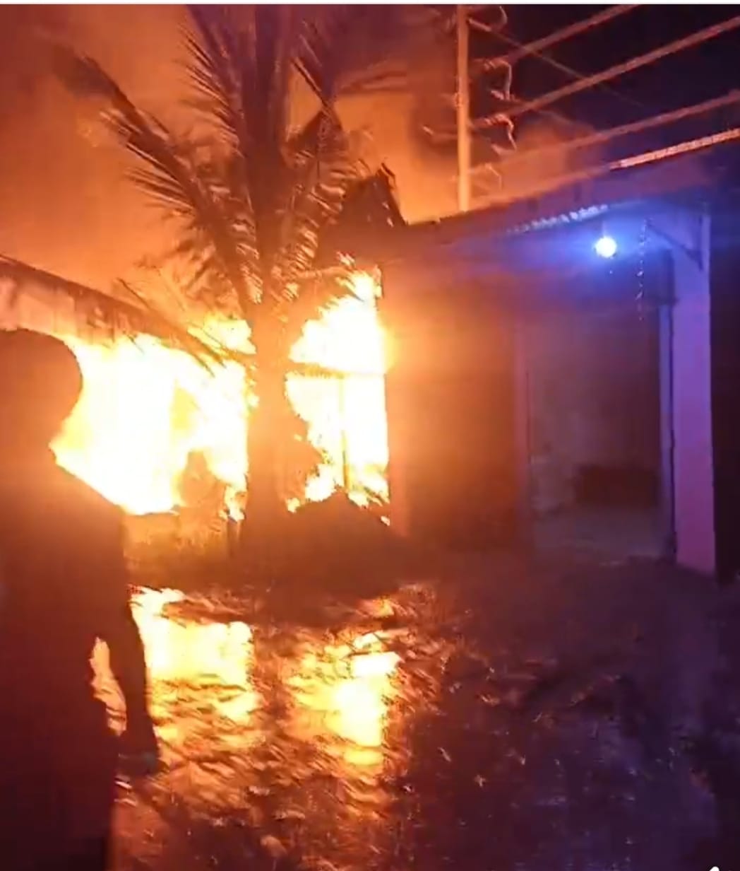 কালিগঞ্জে তুলার গোডাউনে আগুন,২-৩ লাখ টাকার ক্ষতি