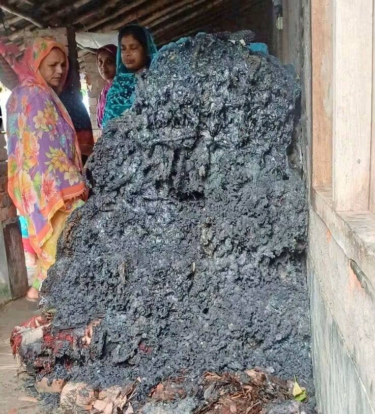 কালিগঞ্জে বাড়ির বারান্দায় রাখা মাছ ধরার জালে আগুন ৫ লাখ টাকার ক্ষতির দাবি