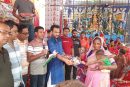 দুর্গাপূজায় দুঃস্থ সনাতনীদের উপহার দিলেন যুবদল নেতা চন্দন