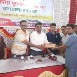 কলারোয়া পৌরসভাধীন ৮টি পূজা মন্দিরে পৌরসভার পক্ষ থেকে উপহার প্রদান