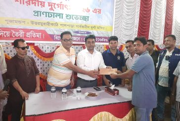 কলারোয়া পৌরসভাধীন ৮টি পূজা মন্দিরে পৌরসভার পক্ষ থেকে উপহার প্রদান