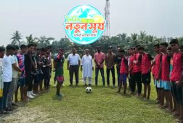 কয়রা কপোতাক্ষ কলেজে একাদশ-দ্বাদশ শ্রেণির ফুটবল খেলা