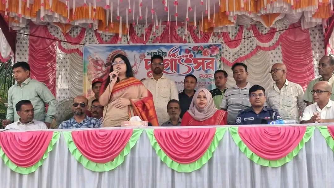 কালিগঞ্জে বিভিন্ন মন্দির পরিদর্শনে জেলা প্রশাসক মিস কাওছার আজিজ