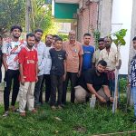 কলারোয়ায় ৪০০ কাঠবাদাম গাছ রোপনের সূচনা করলেন ইঞ্জিনিয়ার চয়ন