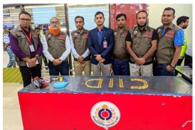 শাহজালালে ১৬ কোটি টাকার স্বর্ণসহ ২ বিমানকর্মী ধরা