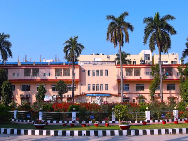 রামেক হাসপাতালে ইন্টার্ন চিকিৎসকদের ৫ দাফা দাবিতে কর্মবিরতি